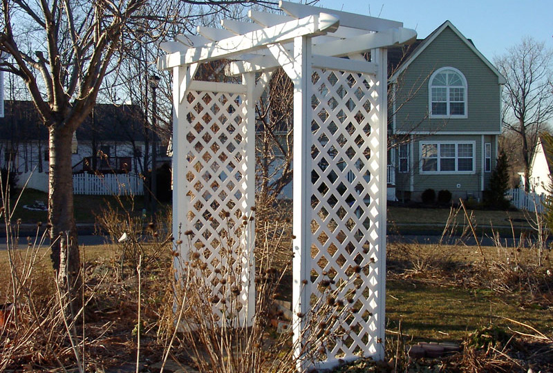 Free-standing arbor